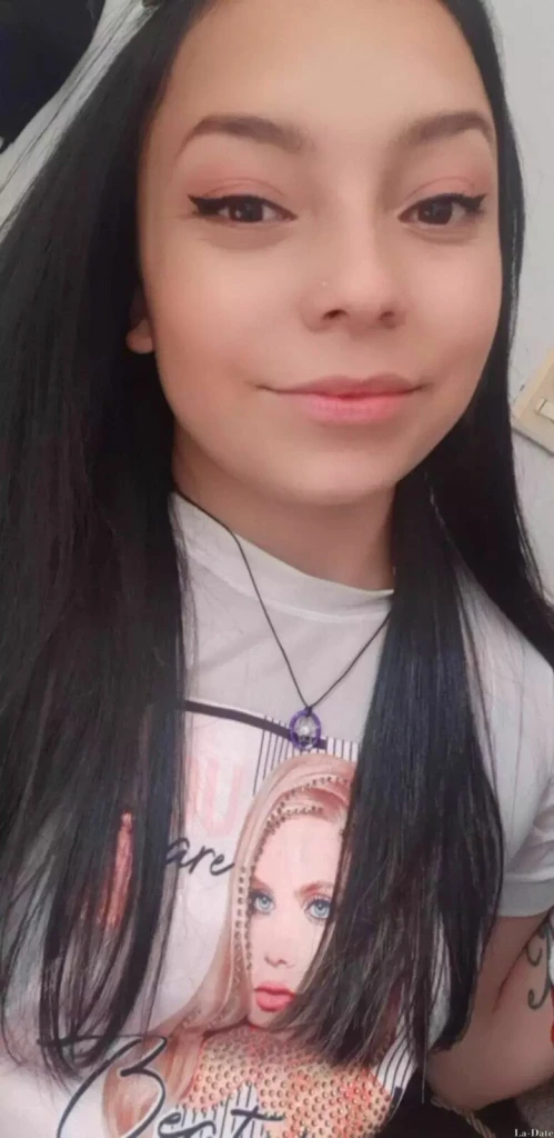 Laura Profile image 4