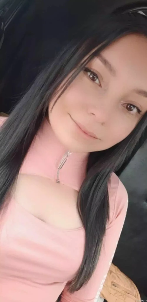 Laura Profile image 3