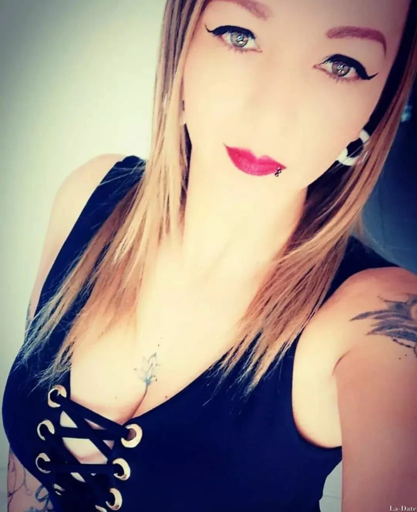 Manuela Profile image 3