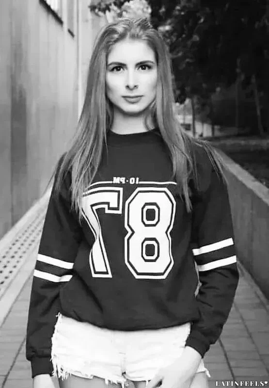 Cristina, 29