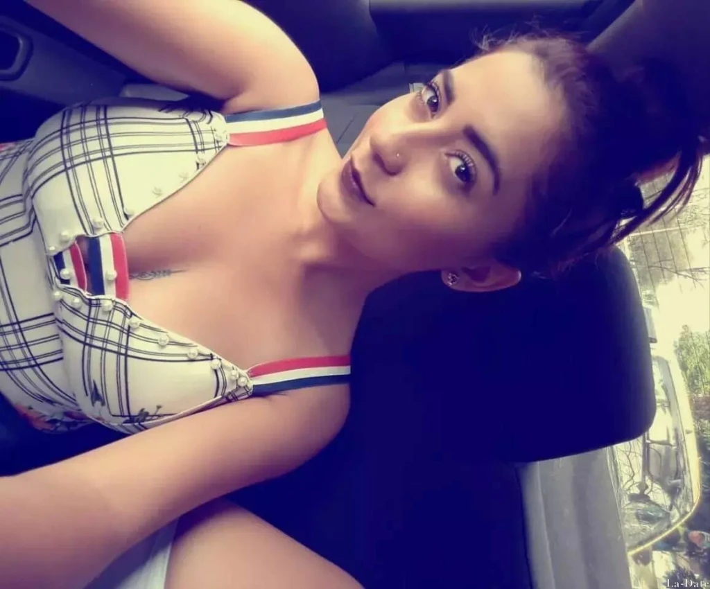 Nazeli, 24