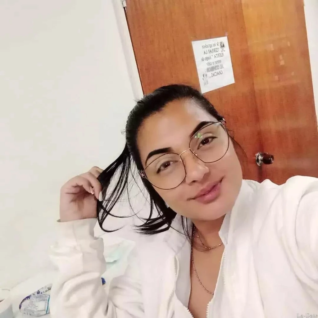 Adriana Profile image 4